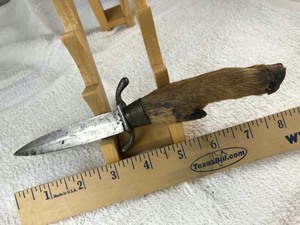 lot 738 image: Knife  Fixed, Cosmo Mfg. Co. CZ Slovakia, Hoof Handle