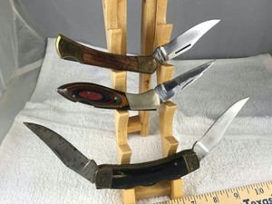 lot 746 image: (3) Folding Knives Pakistan