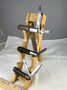 lot 759 image: (3) Folding Knives Barlow, Witte, White Tail