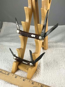 lot 760 image: (2) Folding Knives Schrade Old Timer & Schrade 899