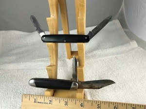 lot 763 image: (2) Folding Knives 1 Remington, 1 USA