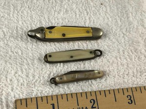 lot 773 image: (3) MiniSmall Folding Knives Colonial, Salm, Unmarked