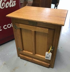 lot 4 image: Night Stand