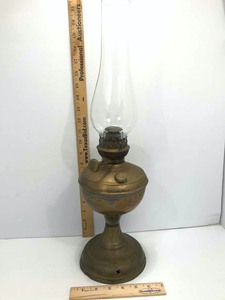 lot 11 image: Oil Lamp  Antique Brass Otto Mio