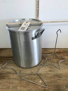 lot 17 image: Aluminum Turkey Fryer Pot