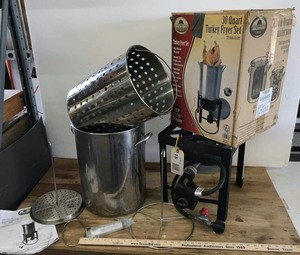 lot 18 image: Turkey Fryer Set Propane Burner, Pot, Stainless Steel Basket