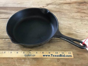 lot 21 image: Cast Iron Skillet Wagner Ware Sidney D 1056