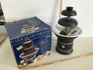 lot 32 image: Rival Chocolate Fountain