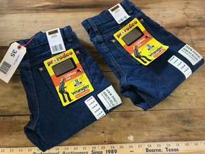 lot 35 image: (2) Wrangler 13MWZBP Original Fit (14 slim)