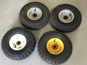lot 42 image: (4) Small Tires
