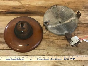 lot 47 image: Porcelain Insulator 1942 & LightLamp with reflector shield