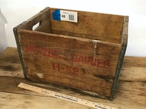 lot 48 image: Antique Metzger dairies wooden crate 1152