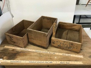 lot 51 image: (3) wooden fruit crates Houston, Peaches, California