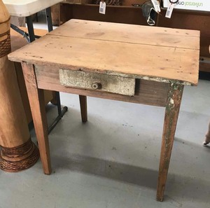 lot 87 image: Hand made primitive antique pine kitchen table (pegged)