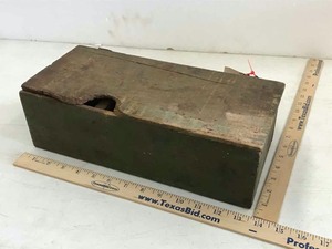 lot 95 image: Primitive antique wood tool chest (Green)