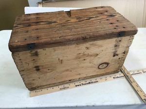 lot 100 image: Old Wood Box, finger jointed (needs work)