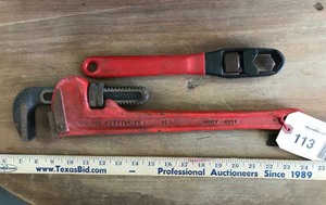 lot 113 image: (2) Wrenches Craftsman 18in. pipe Wrench, Craftsman Adjustable