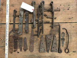 lot 119 image: Old strap hinges and hasps