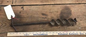 lot 124 image: Antique Wood T-Handle Auger, missing wood handle