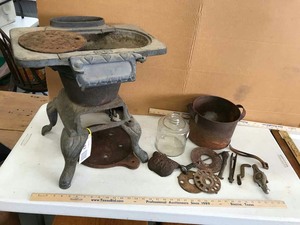 lot 142 image: Cast Iron No.8 Stove