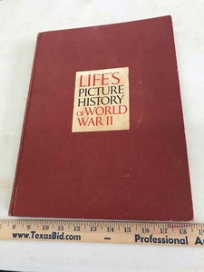 lot 159 image: (1) Book LifeS Picture History of World War II