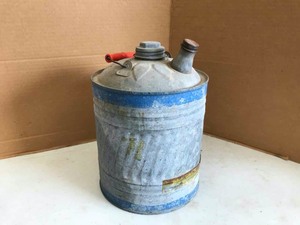 lot 210 image: Old Kerosene Can, Tin