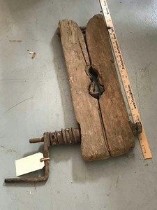 lot 217 image: Primitive Antique Vise