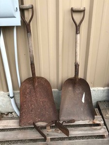lot 291 image: (2) Scoops, (2) Old Hoe Heads
