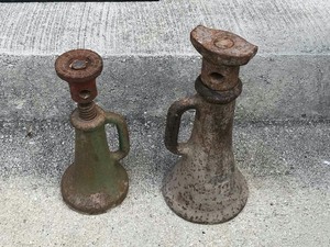 lot 292 image: (2) House Jacks