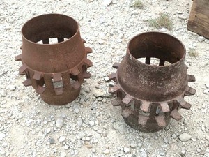 lot 301 image: (2) Wagon Hubs (metal)