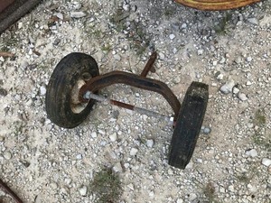lot 321 image: Axle with Two Wheels