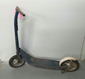 lot 485 image: Vintage Toy  Kids Scooter with kickstand, brake, spoke wheels (blue)