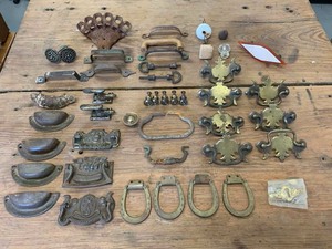lot 66 image: Furniture Hardware drawer pulls