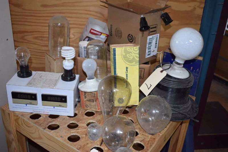lot 7 image: General Lighting Wattage Tester (works), Porcelain Socket, UsedNew Bulbs