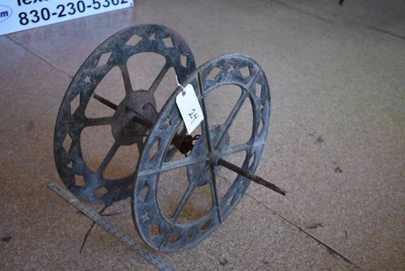 lot 24 image: Architecturally Interesting Cast Iron 5-Point Star SpoolReel