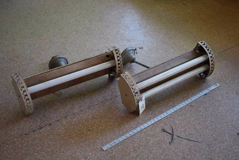 lot 27 image: Antique Light Fixture