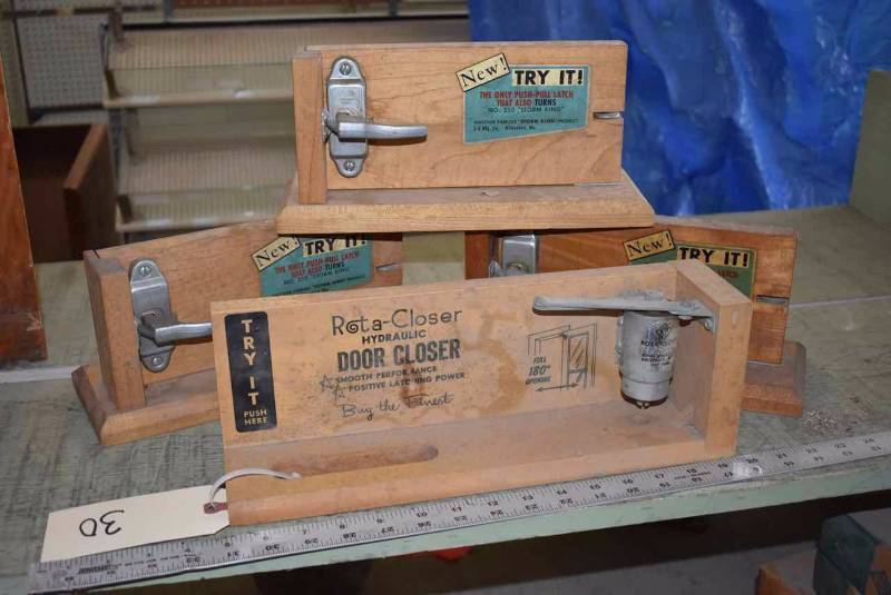 lot 30 image: (4) Vintage Displayers Push-Pull Latch & Rota-Closer