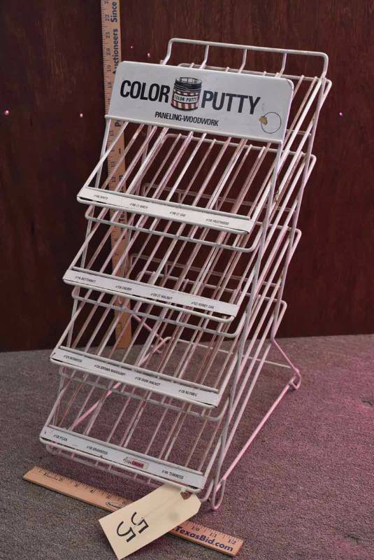 lot 55 image: Displayer Color Putty