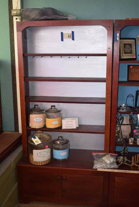 lot 68 image: Cabinet