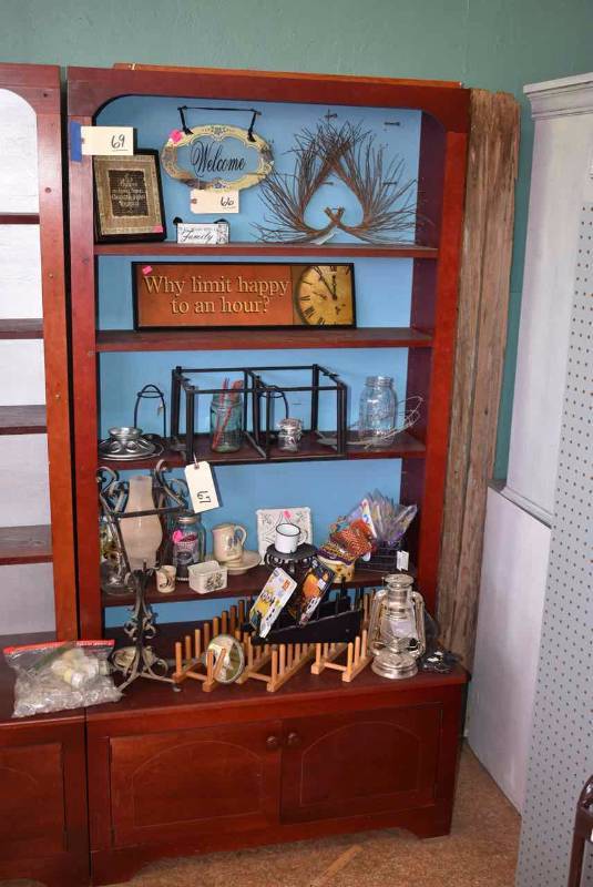 lot 69 image: Cabinet