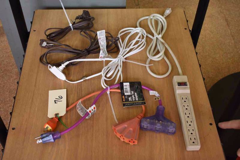 lot 76 image: Electrical Cords