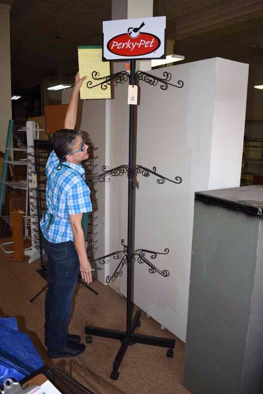 lot 79 image: Tall Displayer Perky-Pet