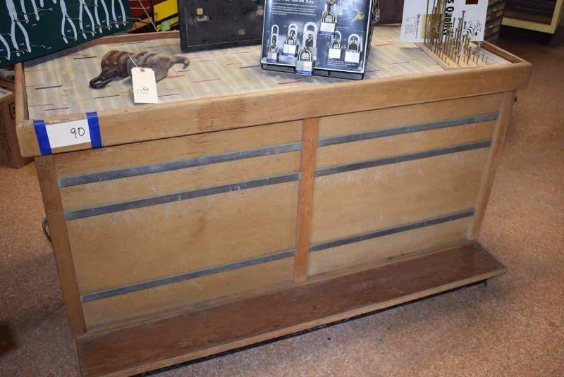 lot 90 image: Old Cabinet