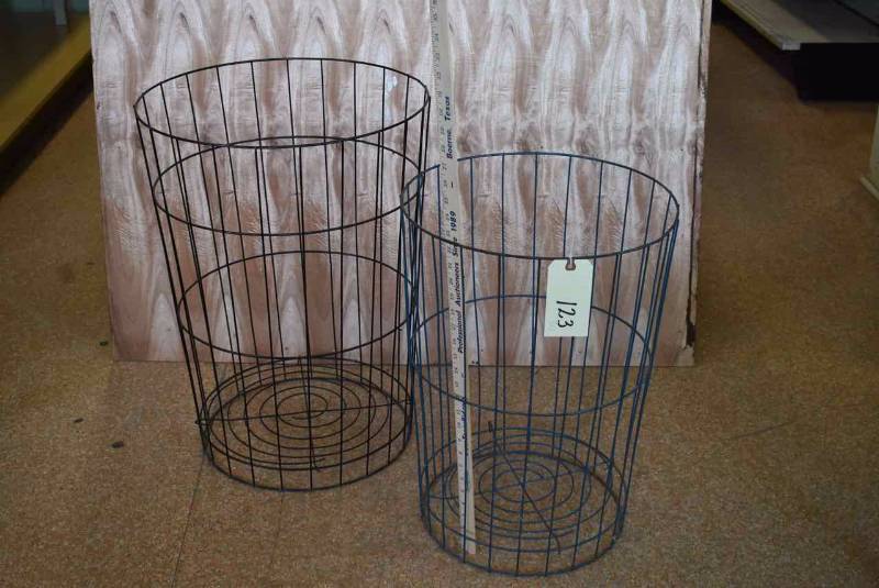 lot 123 image: (2)Round Wire Baskets