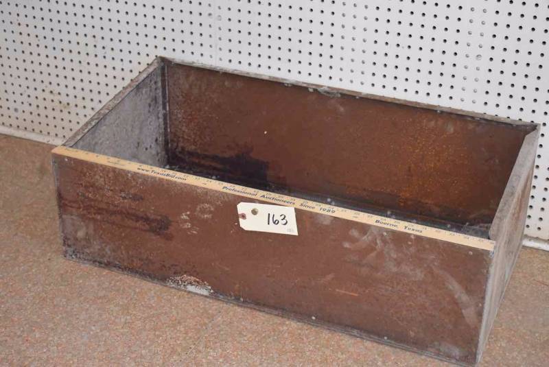 lot 163 image: Metal Bin