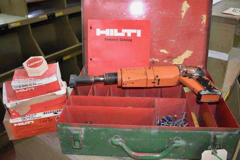 lot 164 image: Hilti DX400 & Fasteners