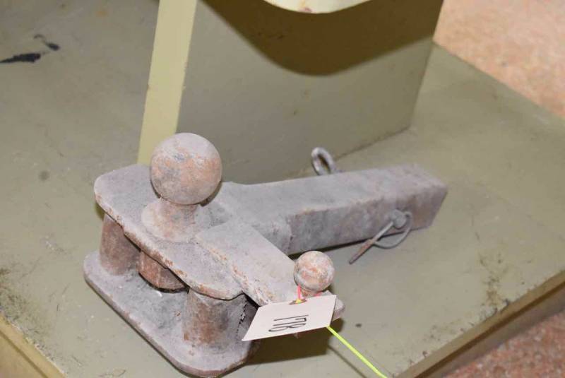 lot 178 image: Receiver Hitch Ball Mount (2-516)