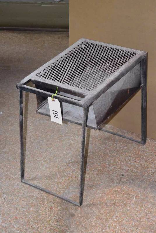 lot 181 image: Lil Portable Grill