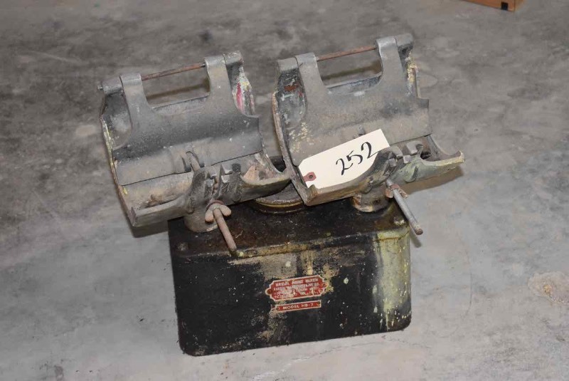 lot 252 image: Old Paint Can Shaker (no cord)