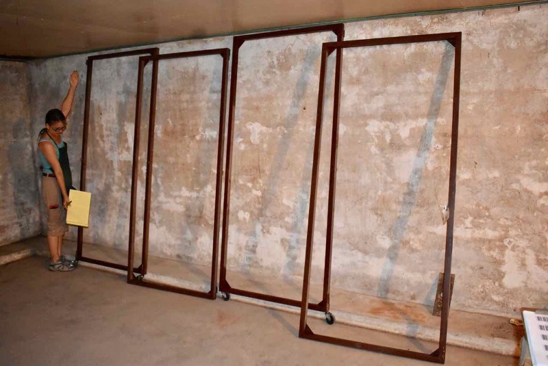 lot 264 image: (4) Square Metal Tubing Frames (can be hinged)